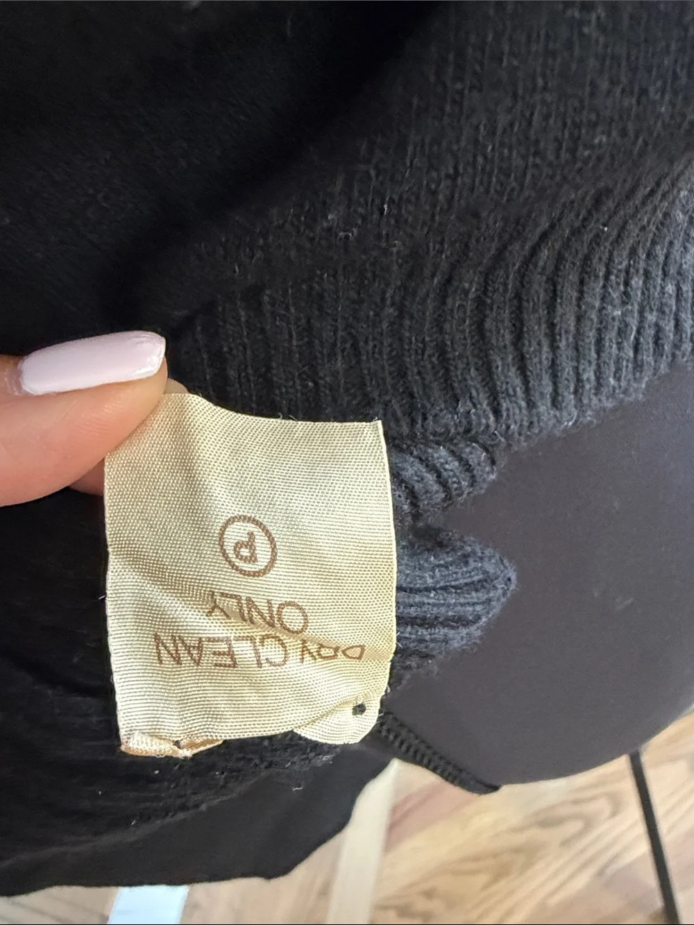 Authentic Chanel Classic Black Womens Crewneck Pocket Cashmere Sweater (M/L)
